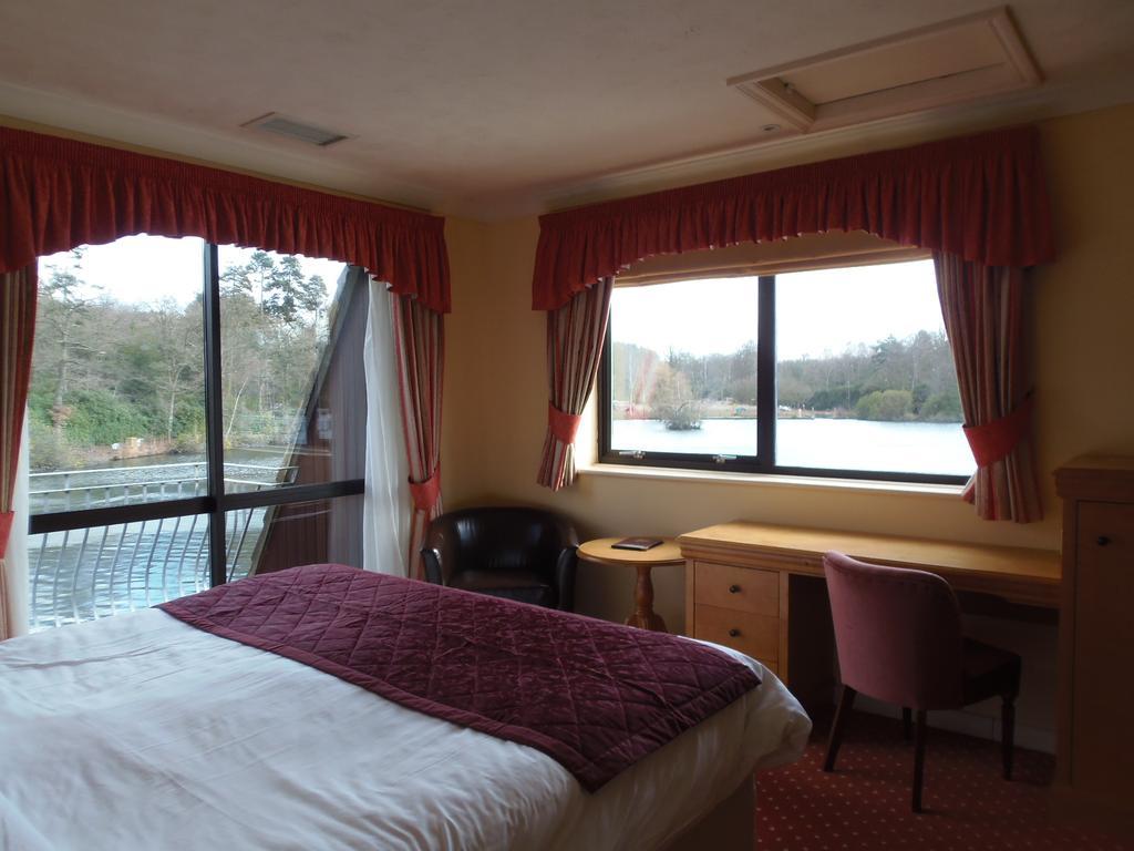 Lakeside International Hotel Camberley Rom bilde