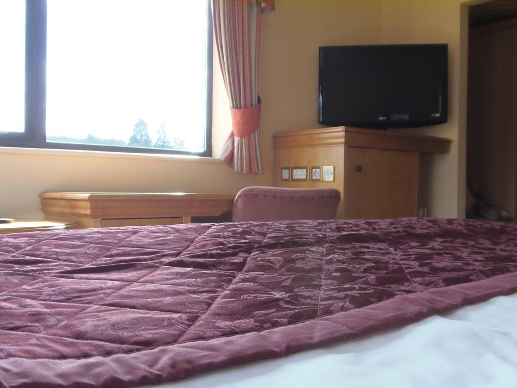 Lakeside International Hotel Camberley Rom bilde
