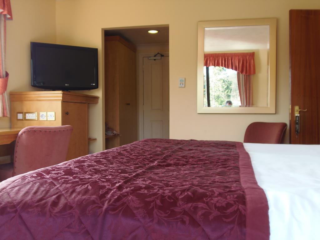 Lakeside International Hotel Camberley Rom bilde