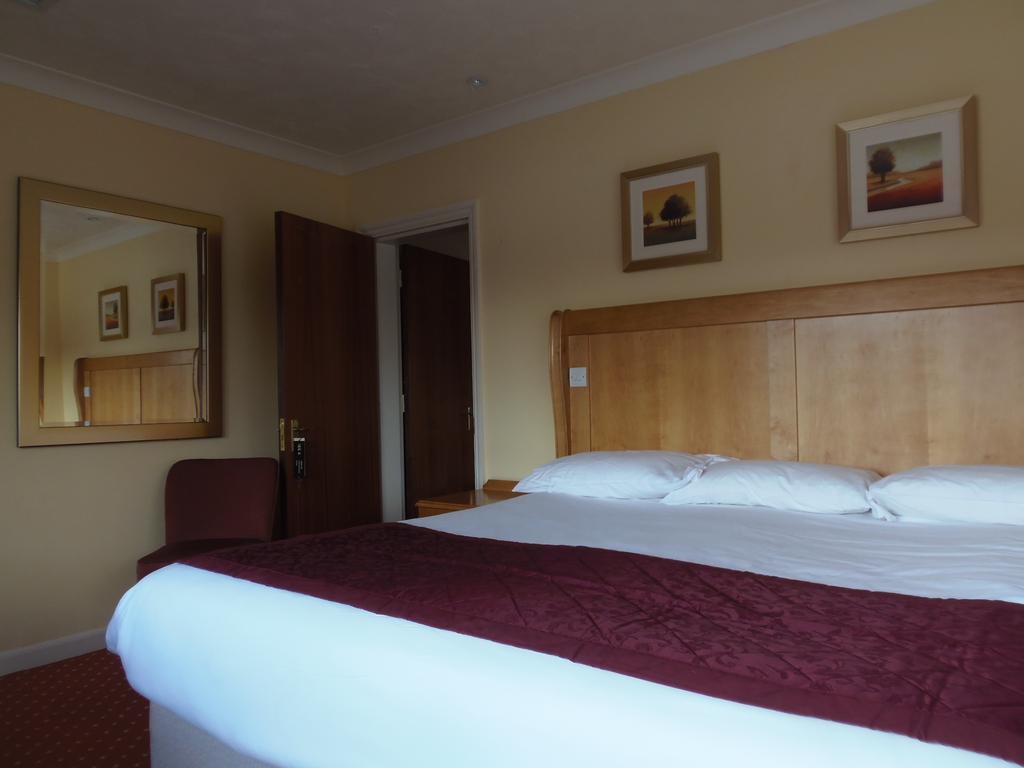 Lakeside International Hotel Camberley Rom bilde