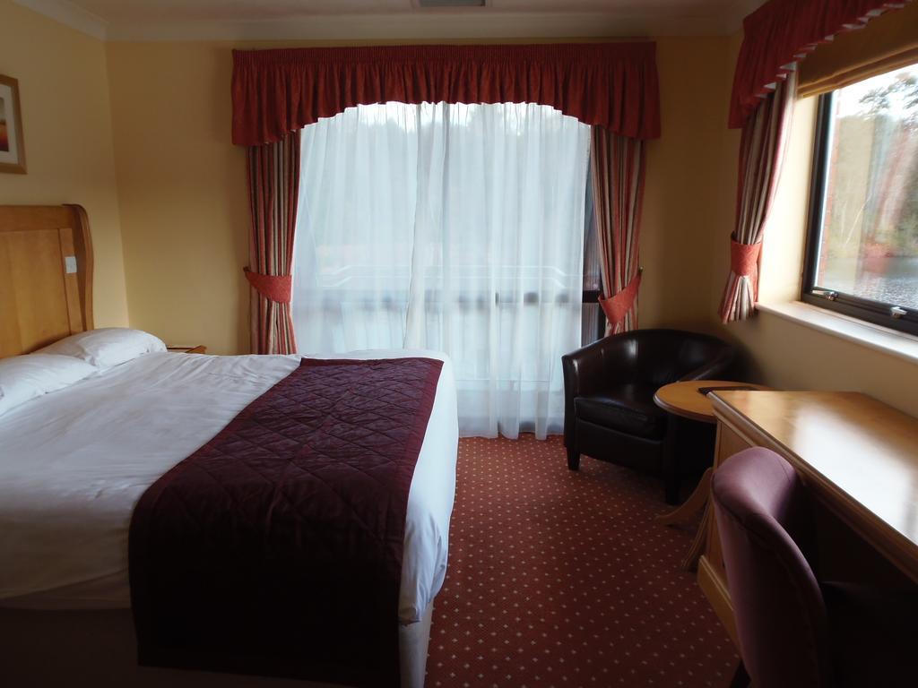 Lakeside International Hotel Camberley Rom bilde
