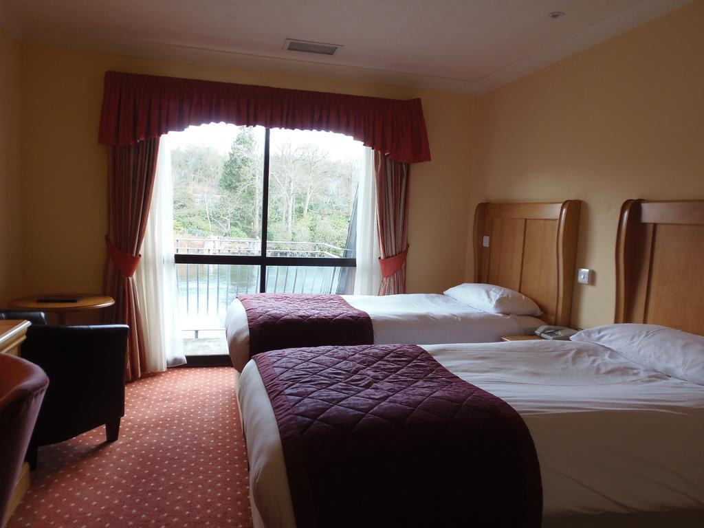 Lakeside International Hotel Camberley Rom bilde
