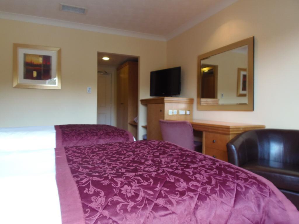 Lakeside International Hotel Camberley Rom bilde