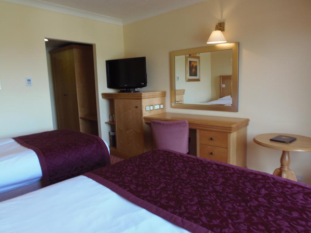 Lakeside International Hotel Camberley Rom bilde