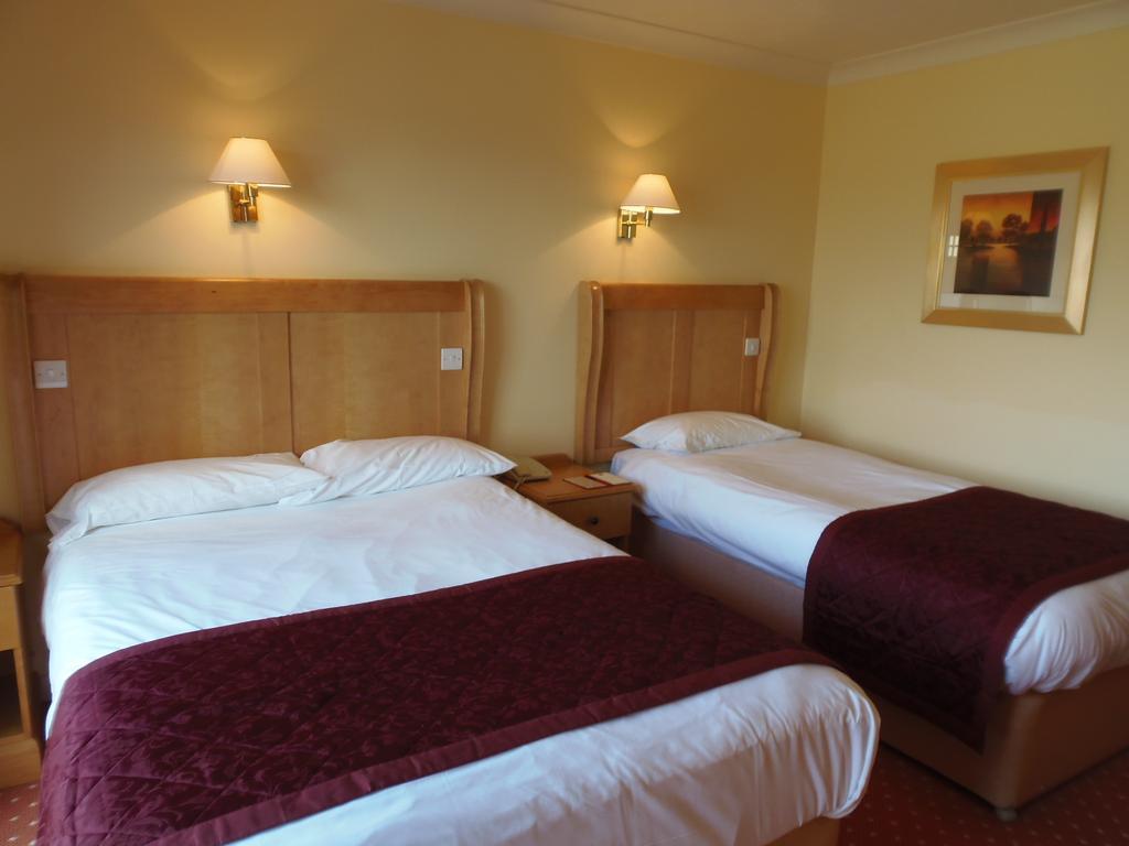 Lakeside International Hotel Camberley Rom bilde