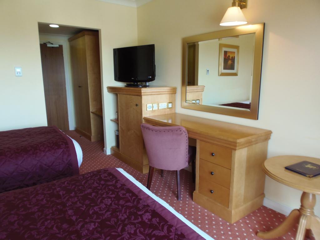 Lakeside International Hotel Camberley Rom bilde