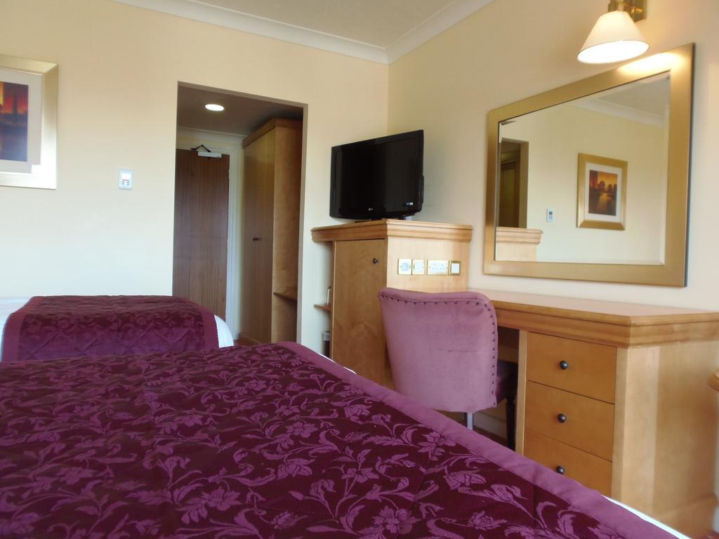 Lakeside International Hotel Camberley Rom bilde
