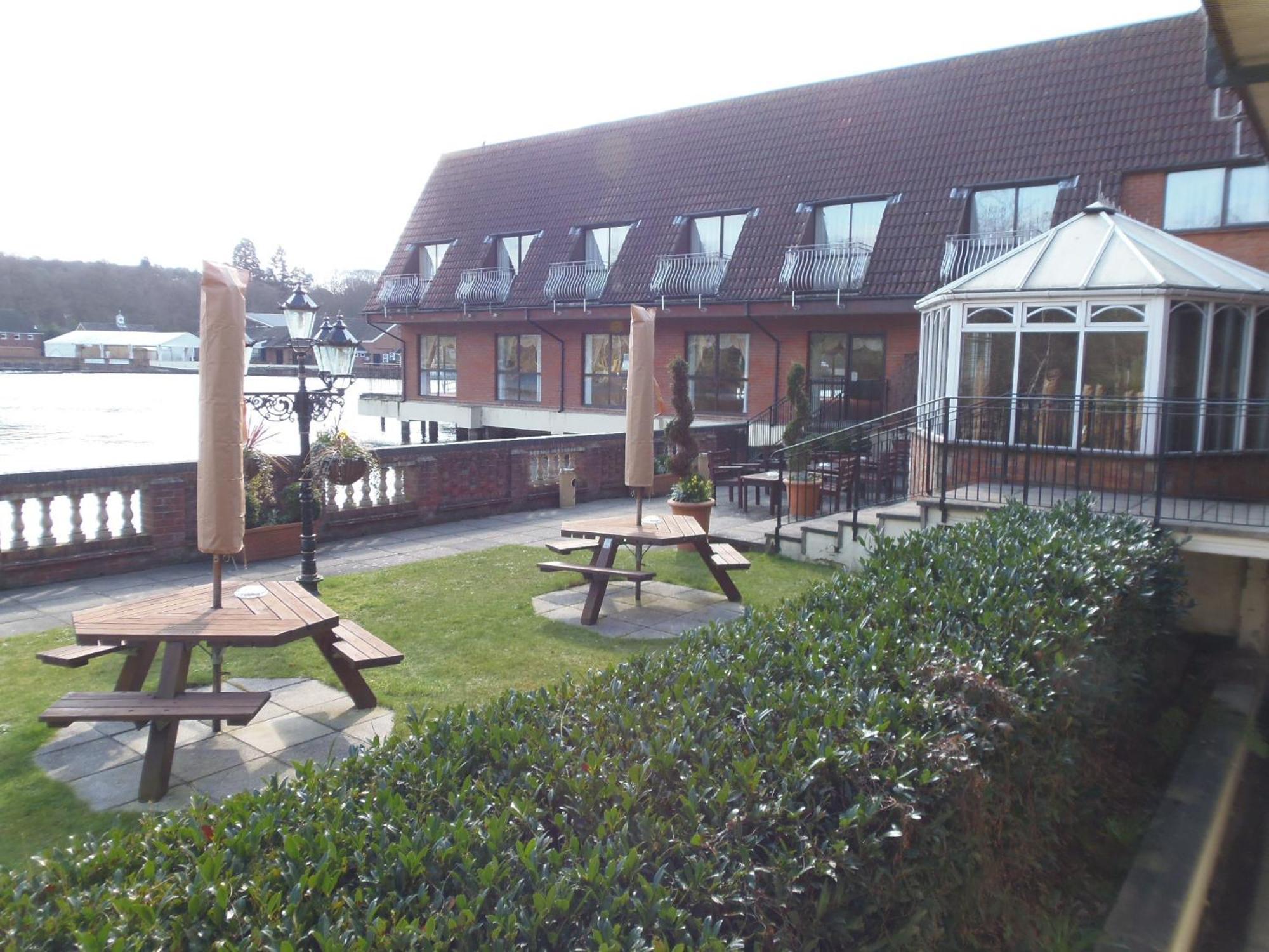 Lakeside International Hotel Camberley Eksteriør bilde