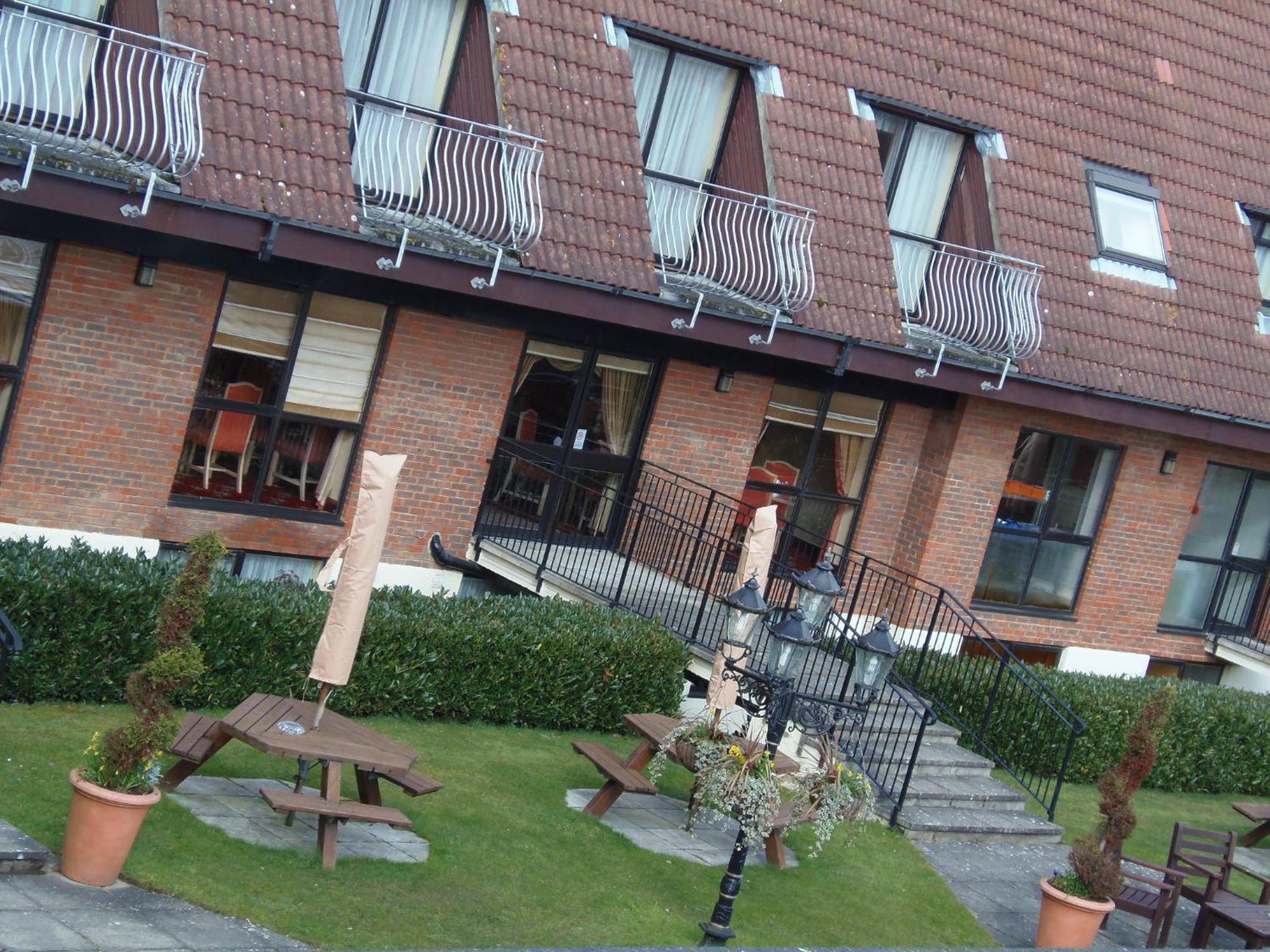 Lakeside International Hotel Camberley Eksteriør bilde