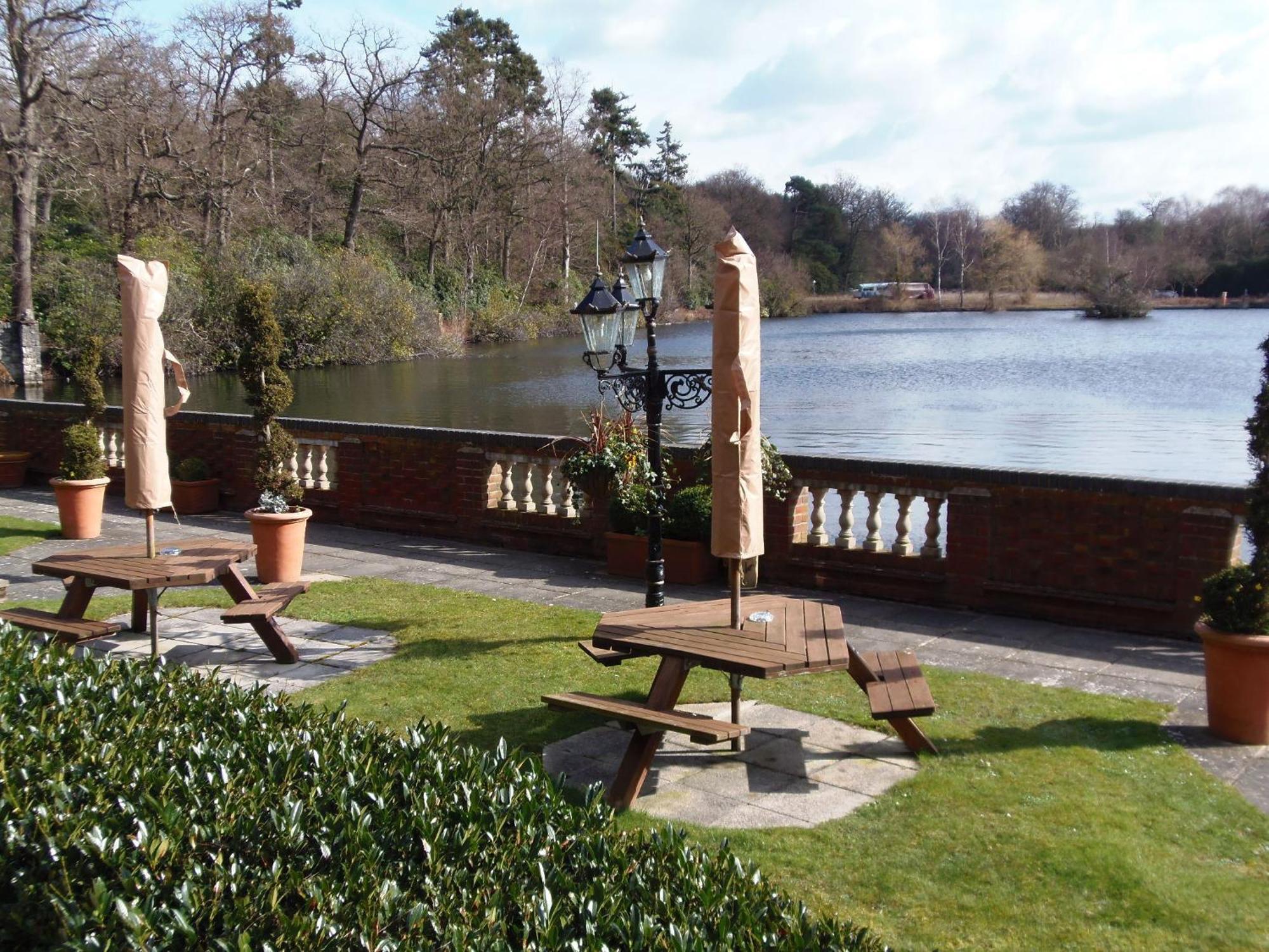 Lakeside International Hotel Camberley Eksteriør bilde