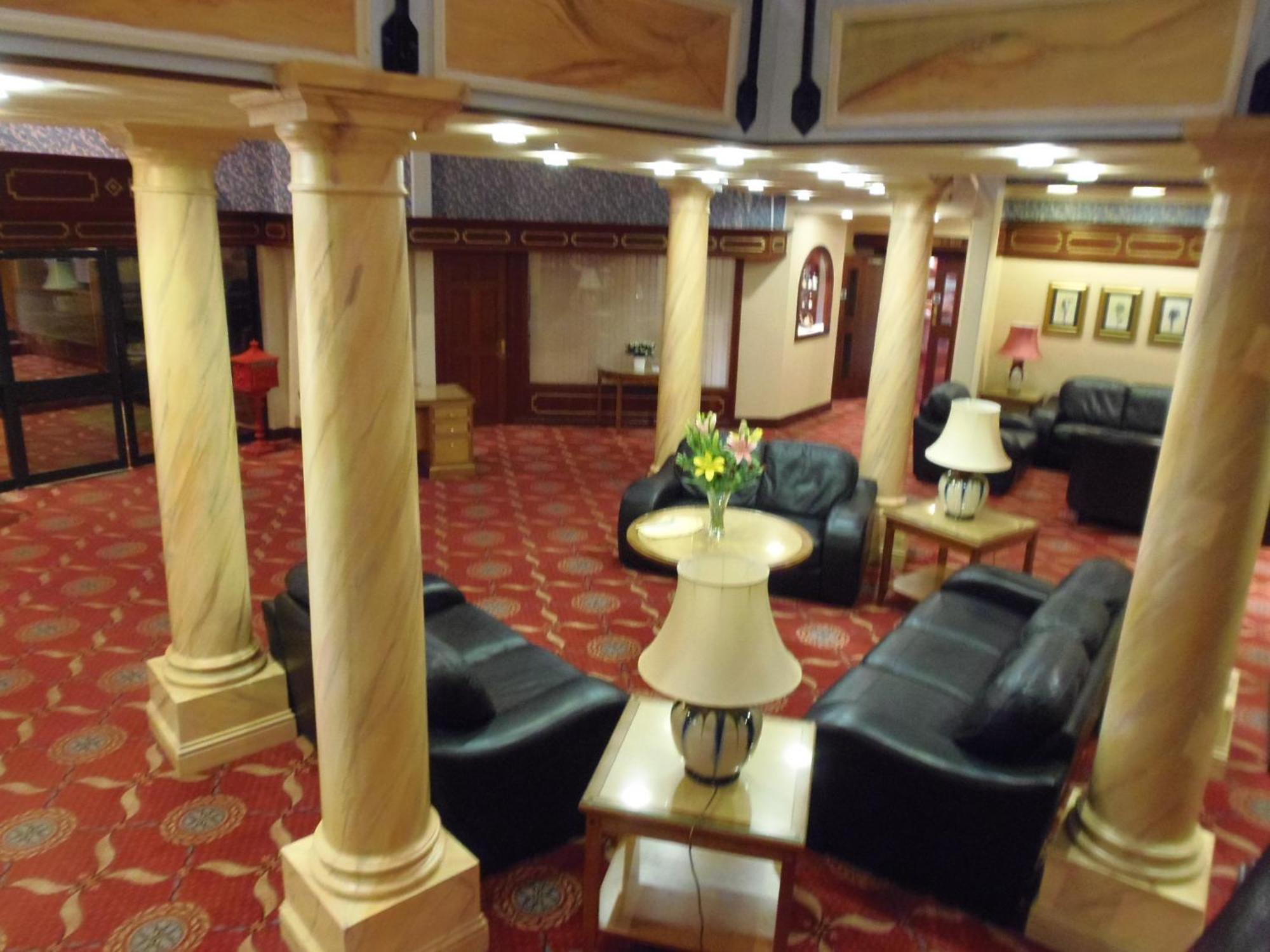 Lakeside International Hotel Camberley Eksteriør bilde