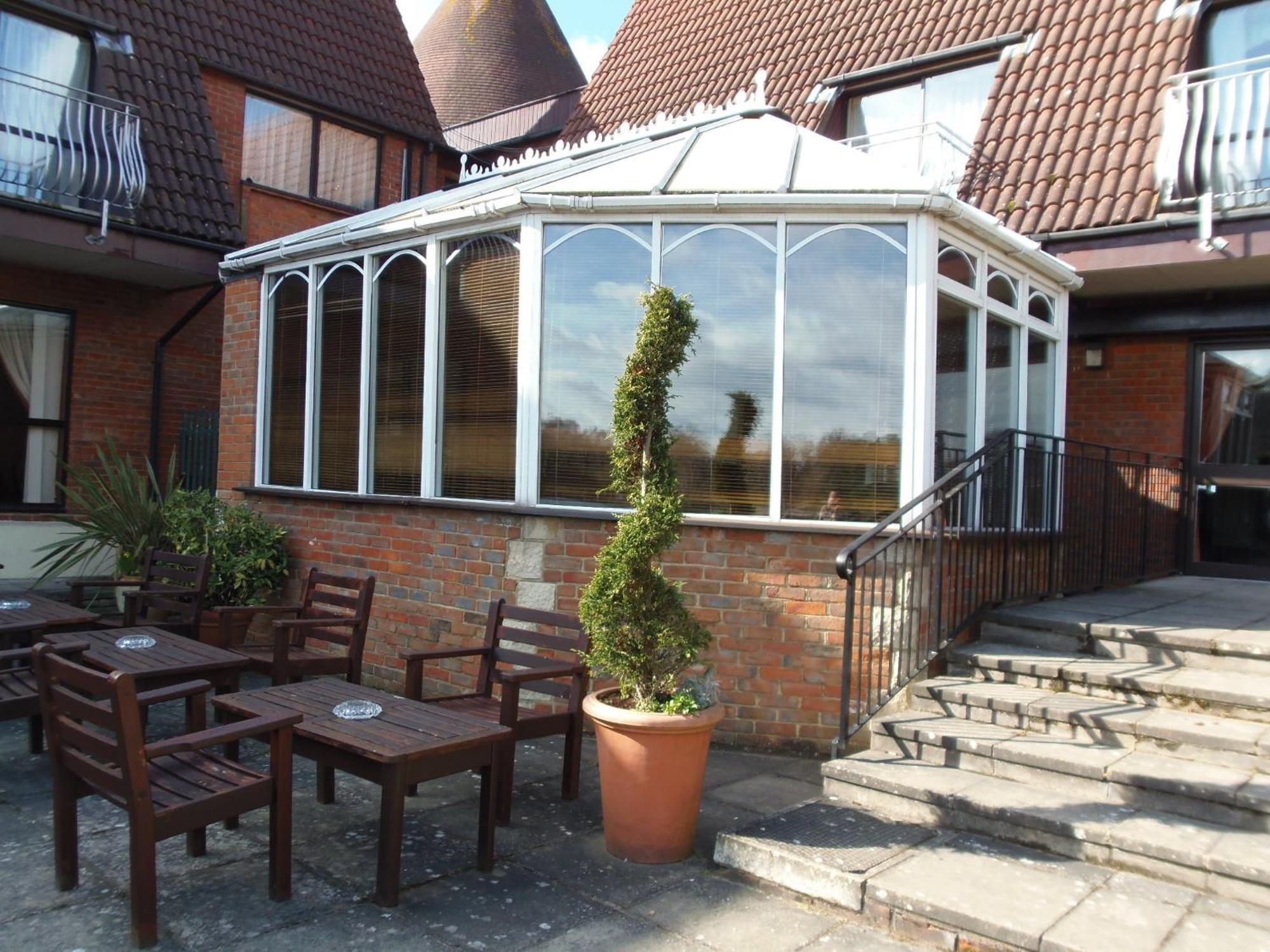 Lakeside International Hotel Camberley Eksteriør bilde