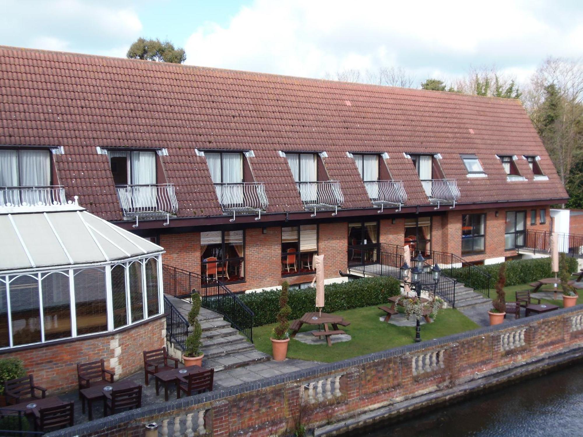 Lakeside International Hotel Camberley Eksteriør bilde