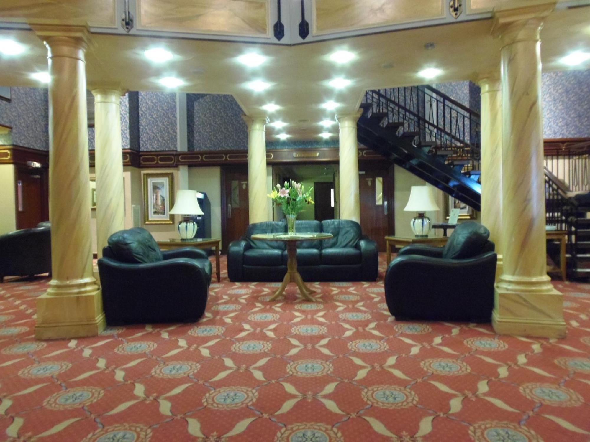Lakeside International Hotel Camberley Eksteriør bilde