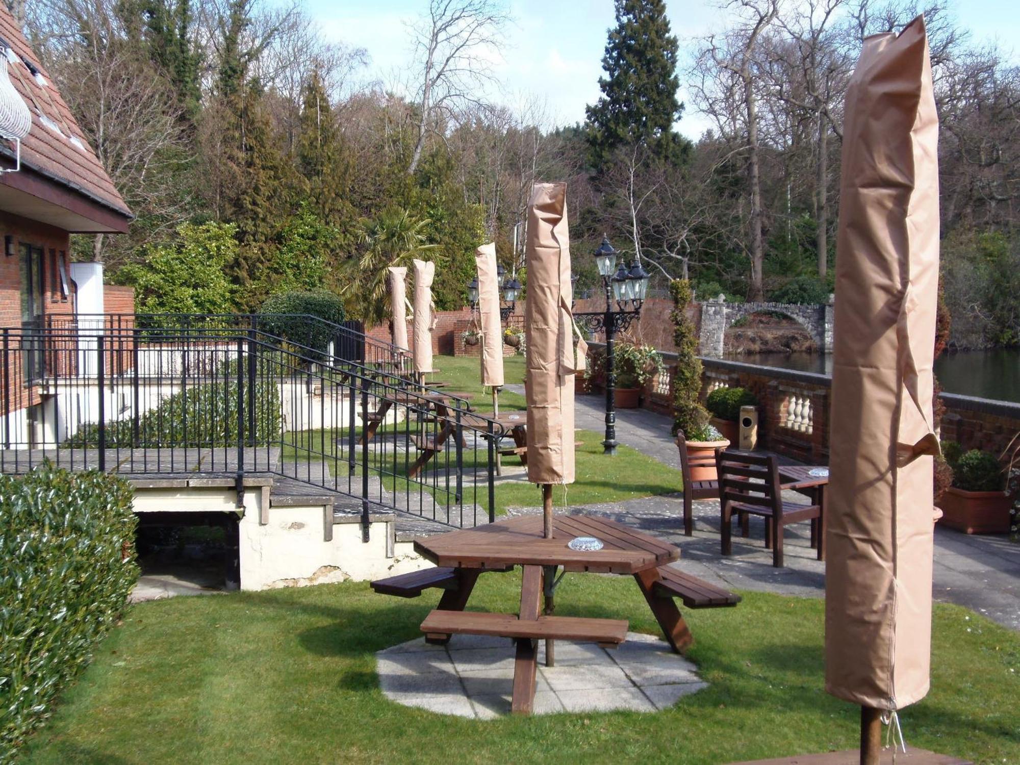Lakeside International Hotel Camberley Eksteriør bilde