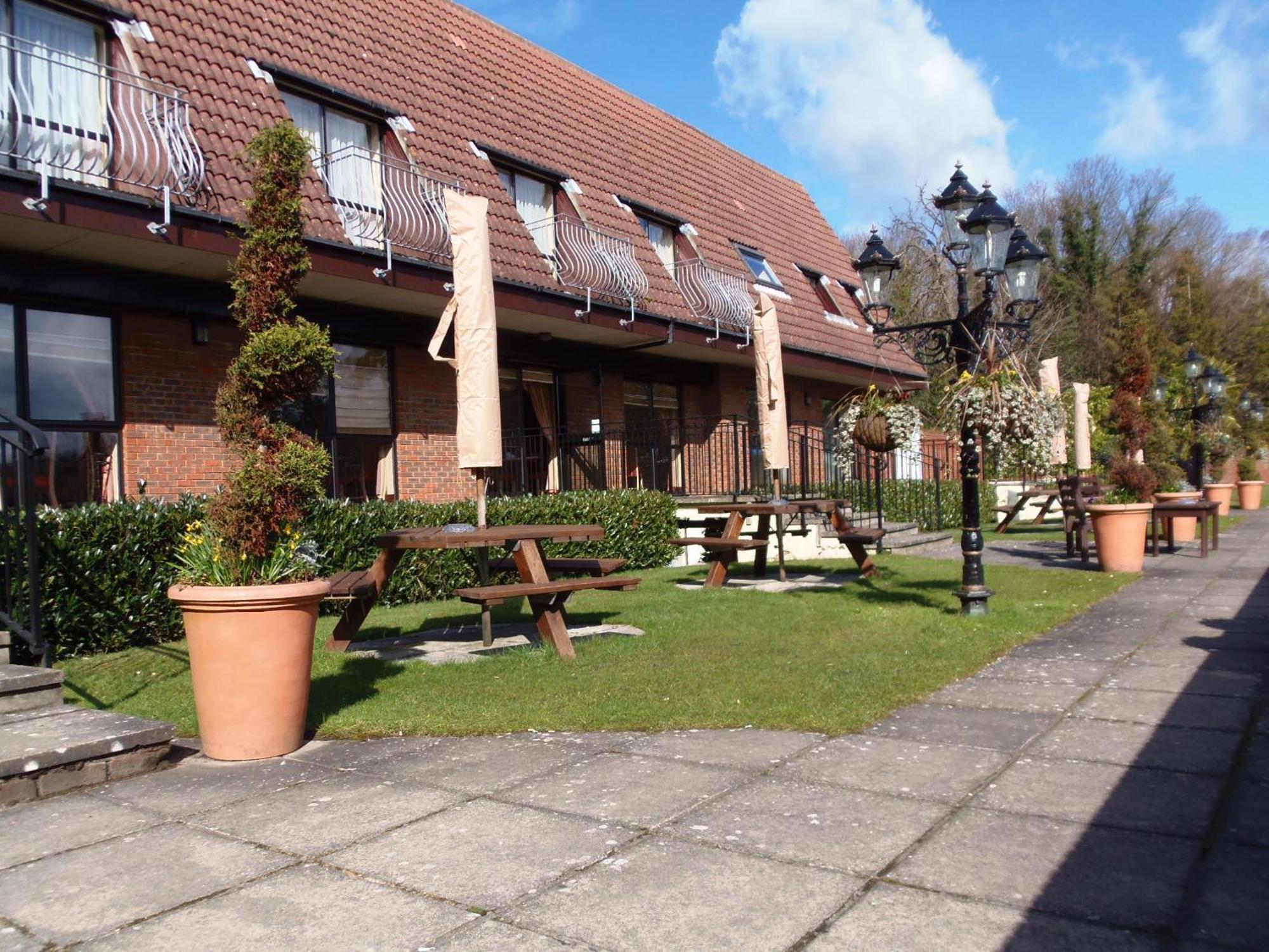 Lakeside International Hotel Camberley Eksteriør bilde