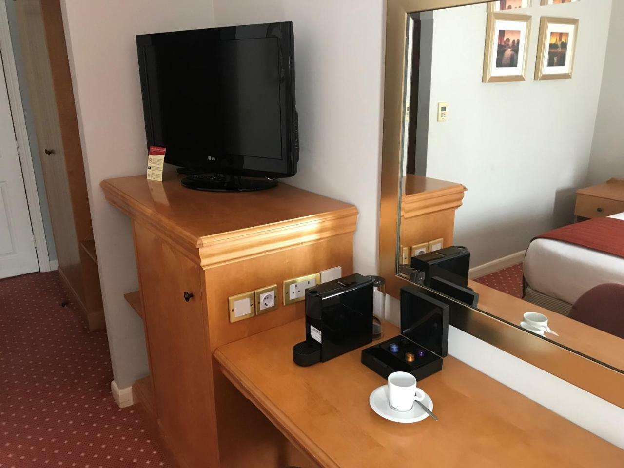 Lakeside International Hotel Camberley Eksteriør bilde